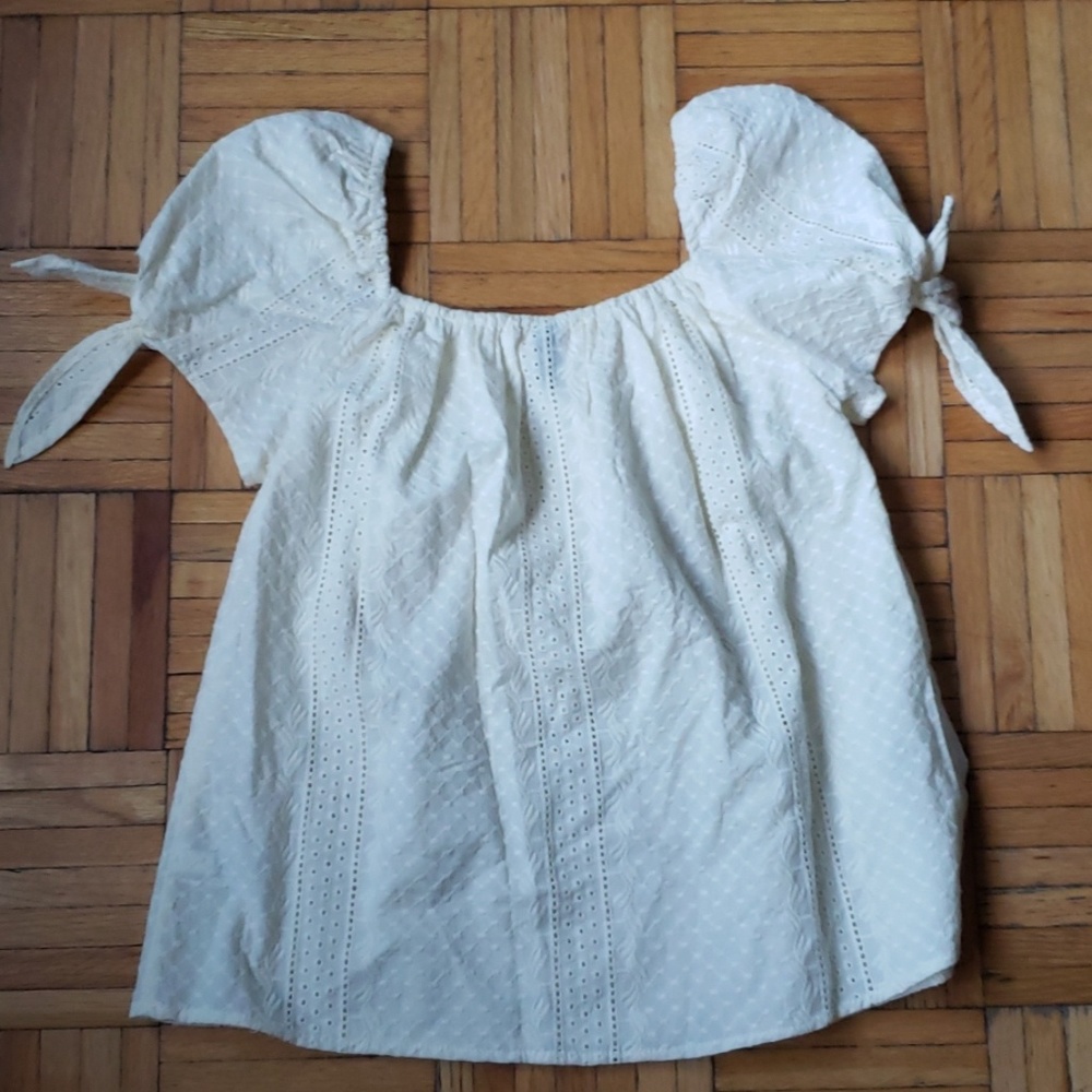 New w/o tag! Short Sleeve Square Neck Eyelet Top - Picture 4 of 4